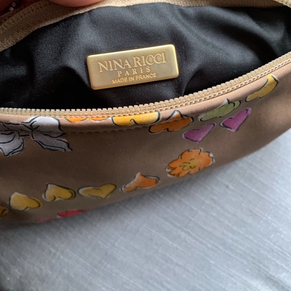 NWOT Nina Ricci Paris make up bag - Picture 5 of 6